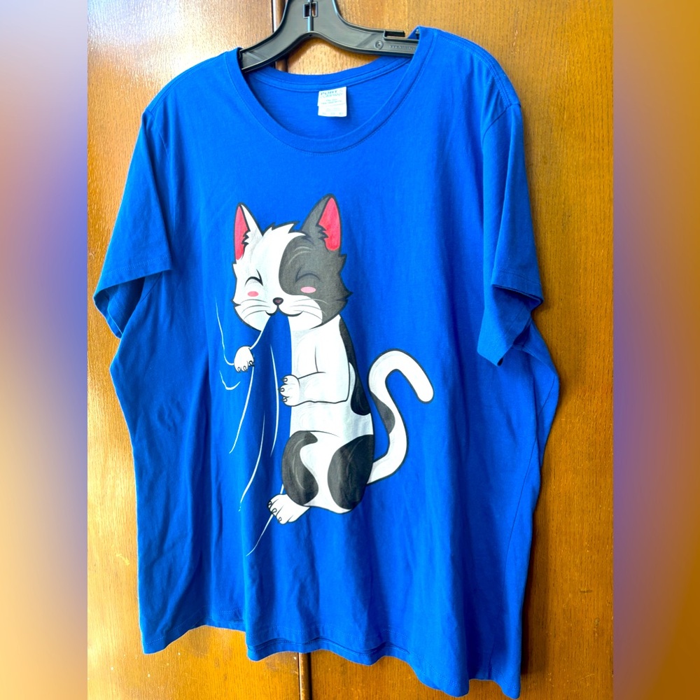 Adorable Tshirt with kitten graphic 3xl